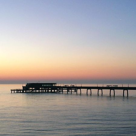 Spacious Beach Front Apartment With Stunning Sea Views Deal Zewnętrze zdjęcie