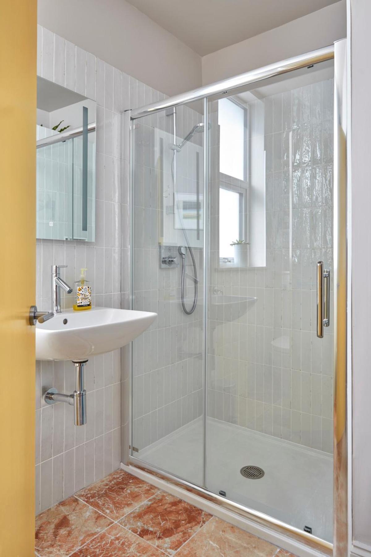 Spacious Beach Front Apartment With Stunning Sea Views Deal Zewnętrze zdjęcie