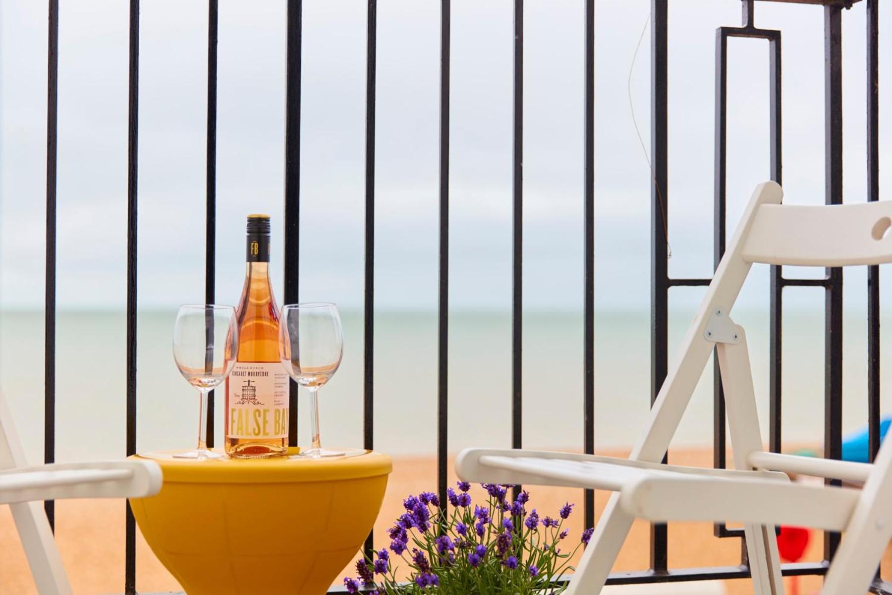 Spacious Beach Front Apartment With Stunning Sea Views Deal Zewnętrze zdjęcie